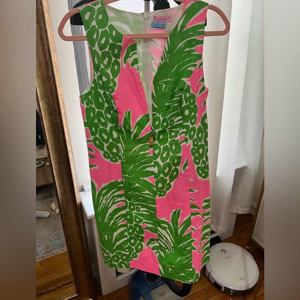 GUC size 8 Lilly Pulitzer pineapple shift dress